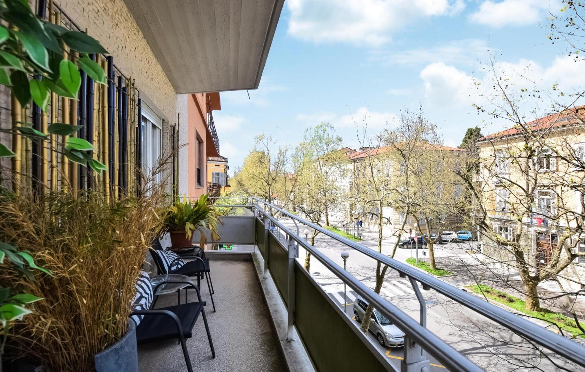 2 Bedroom Cozy Apartment In Gorizia Eksteriør billede